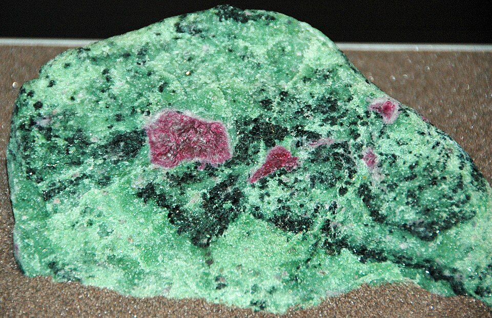 Photograph of Estrela de Fura 55.22 Ruby